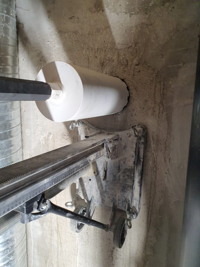 Speciális magfúrás minden falanyagban és vastagságban. Kombinált falfúrás