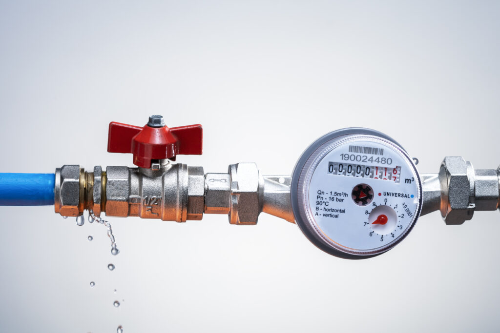 vízszivárgás, vízóra folyamatosan pörög